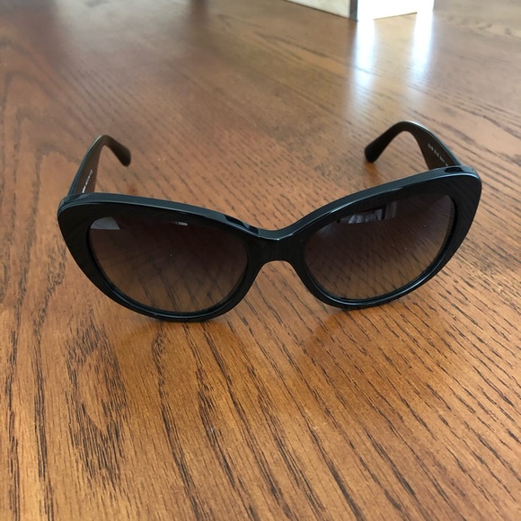 Brand New Dolce & Gabbana Cateye Sunglasses - Picture 4 of 4